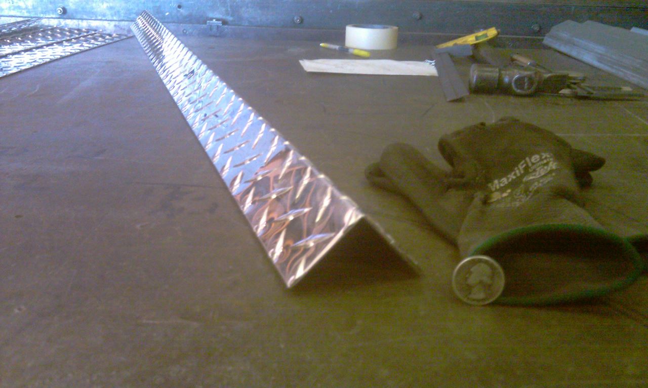 Aluminum Diamond Plate Angle .062 x 1 x 3 x 48 in Offset 3003 UAAC 